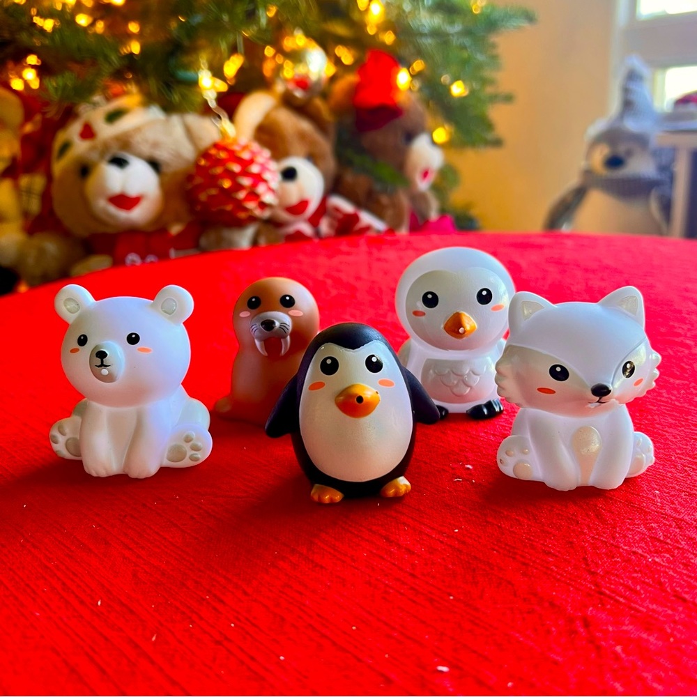 NWOT 🥀 North Pole Winter Bath Toy Rubber Friends - Picture 1 of 4